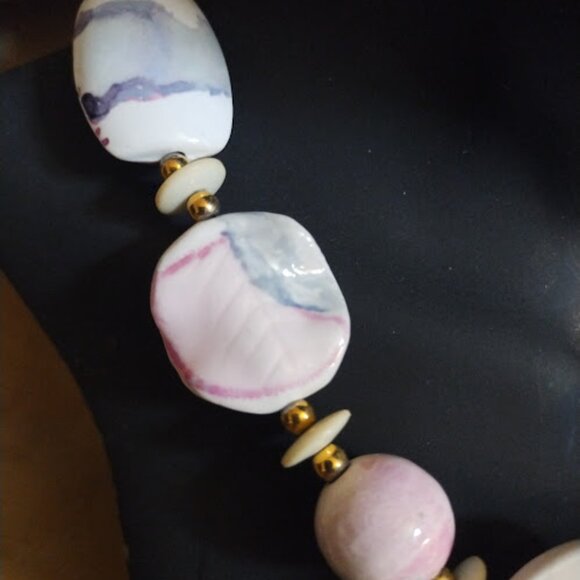 Shell like necklace made in JapanVintage ceramic pastel necklace, - Picture 9 of 11